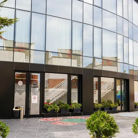 Arka Art Theatre Atelier 5*